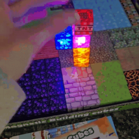 Magnetic Light Cubes